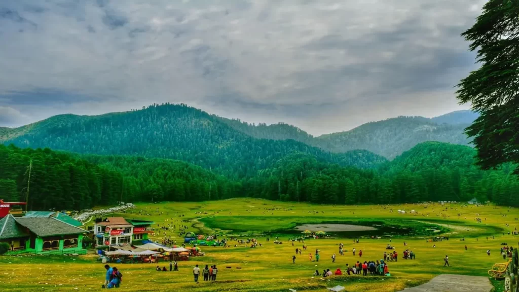 स्वित्झर्लंडची मजा भारतात घ्यायचीये? मग या ठिकाणी जायलाच पाहिजे! 2 khajjiar-tourism