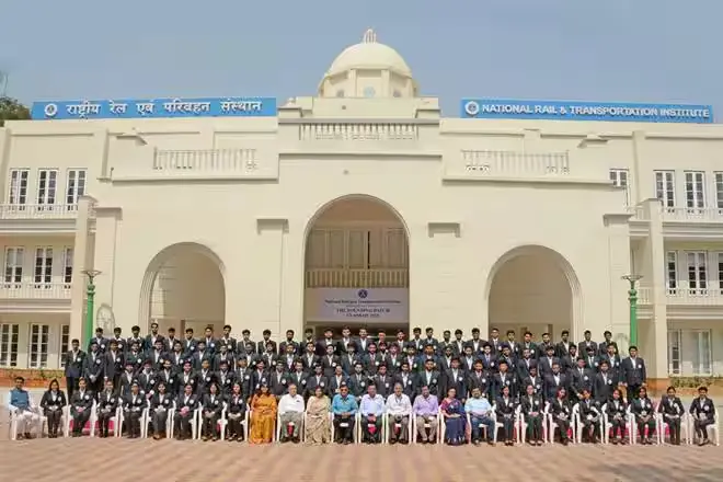 शिक्षणात वेगळेपण जपणारी विद्यापीठे 2 Top Universities Embracing Uniqueness in Education